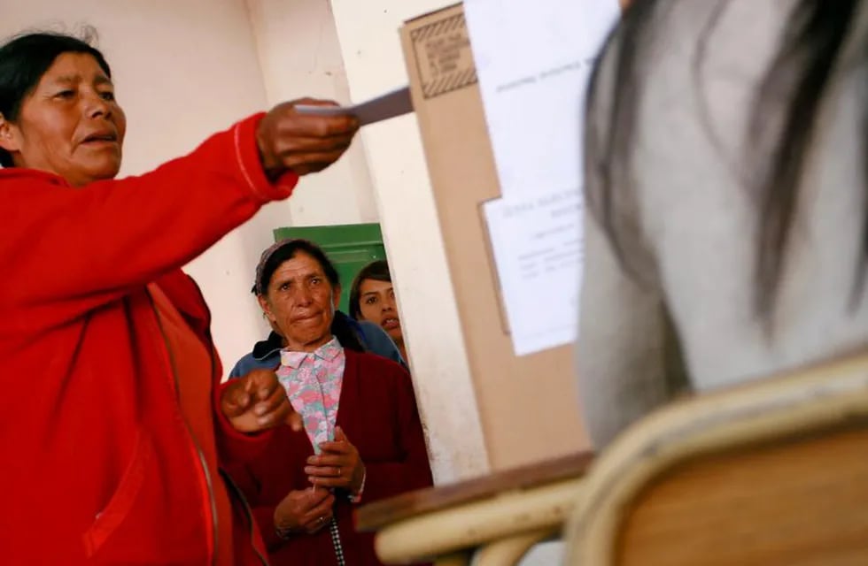 Mujeres votan en el interior provincial, en Jujuy