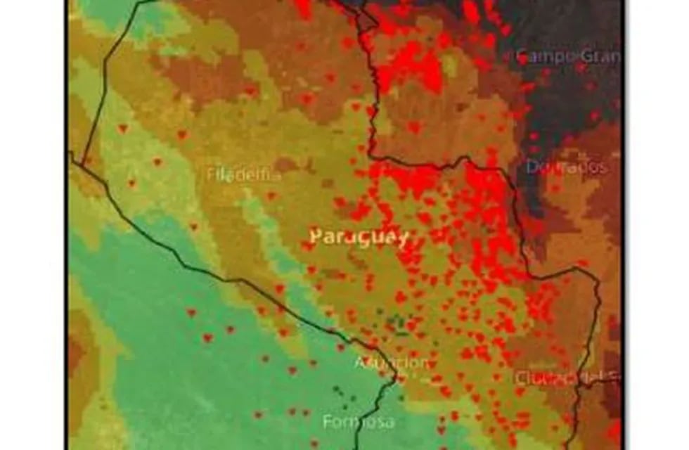 Imagen satelital donde se ven los incendios y fuentes de calor en color rojo. También en Argentina, hacia el Centro y Sur de Misiones. (ABC Color)