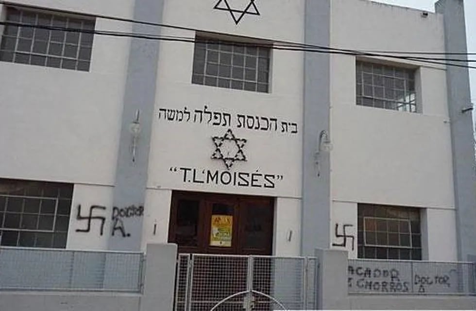 Sinagoga Tefila L'Moisés y en el edificio de la Asociación Israelita de Basavilbaso\nCrédito: FMRiel