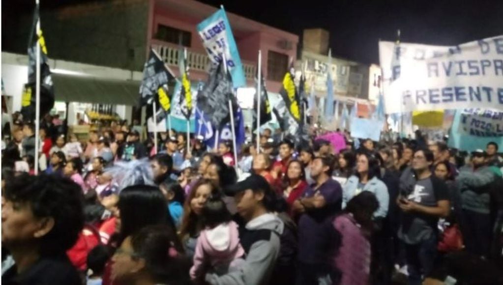 Militantes y simpatizantes de Primero Jujuy de Monterrico, congregados en el acto de inicio de campaña del candidato a intendente Luciano Moreira.