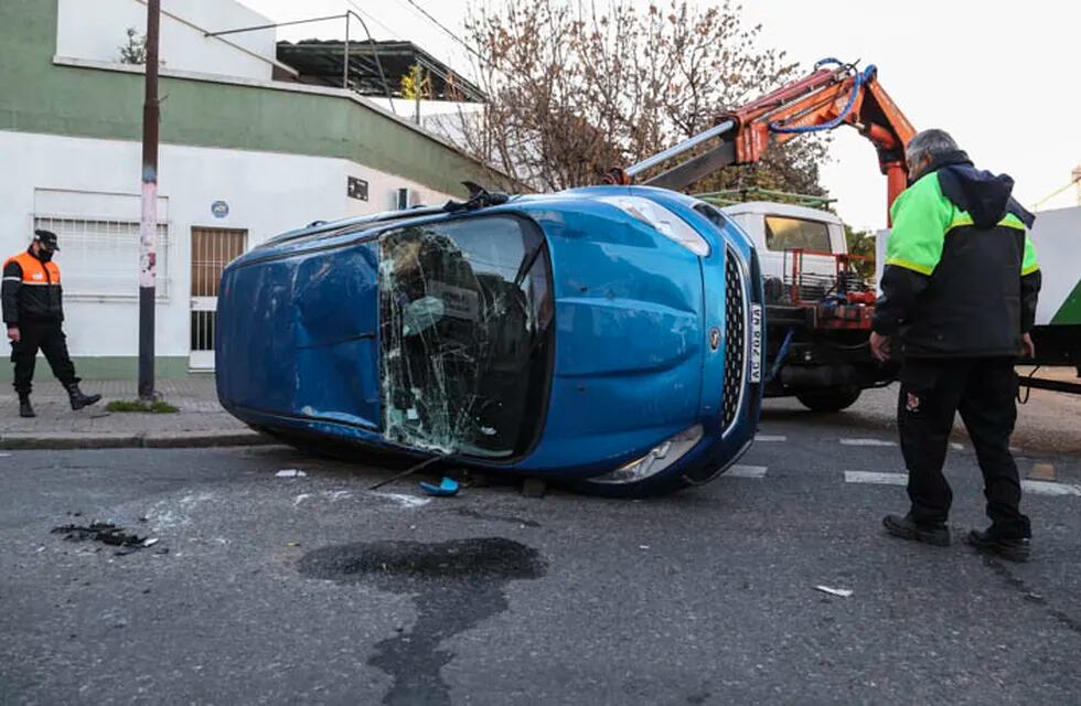 Tres personas resultaron heridas por un increíble accidente de tránsito en Rosario