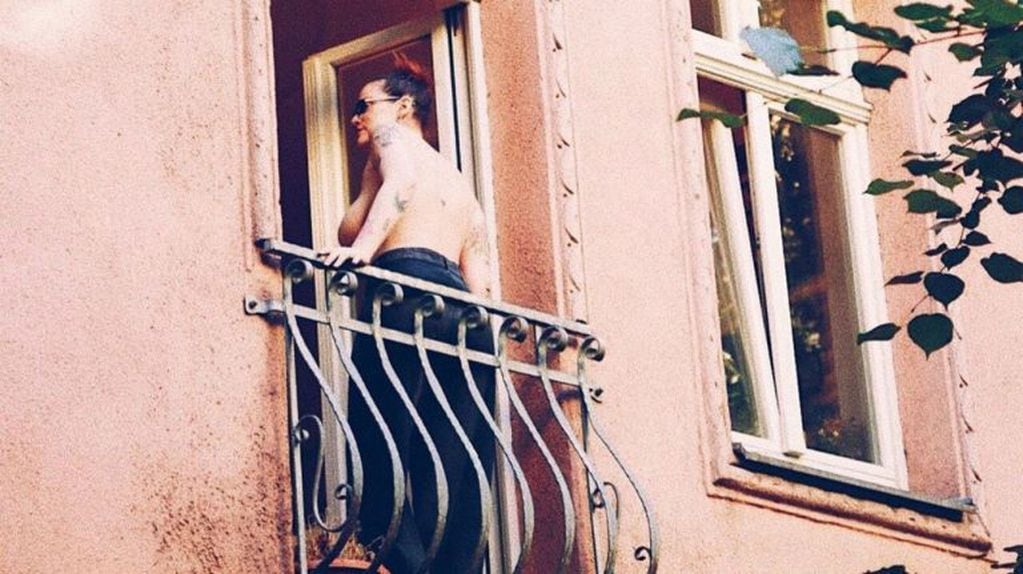 Connie Ansaldi Se Liber Del Corpi O Y Pos En Topless En Alemania Yo