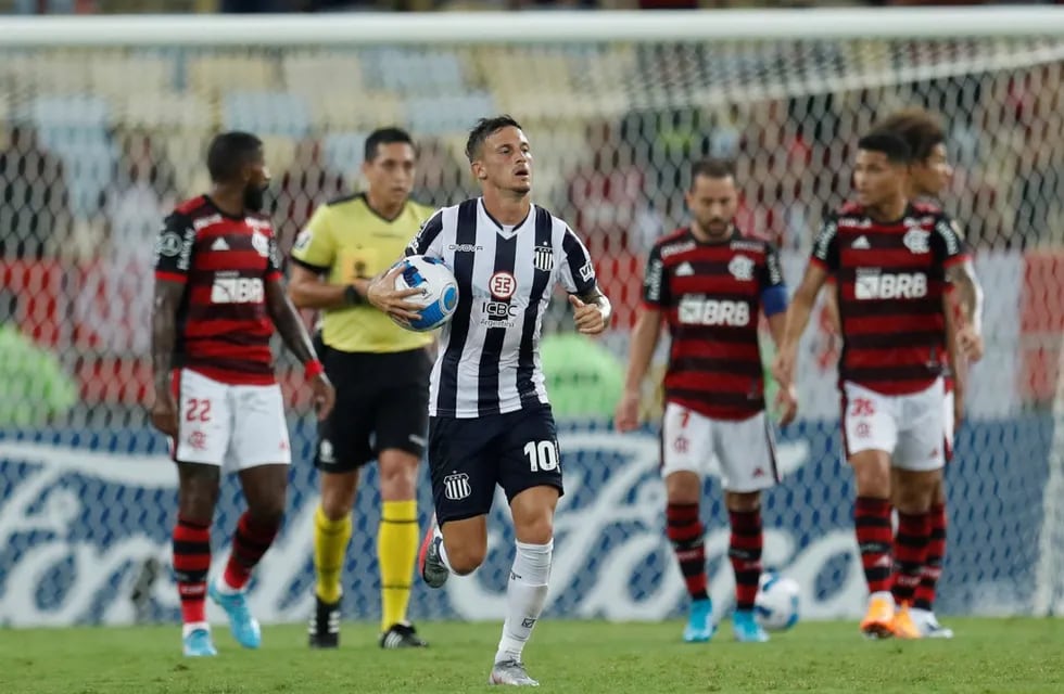 Fértoli ya metió su golazo para el descuento de Talleres ante Flamengo, en el Maracaná. (AP)