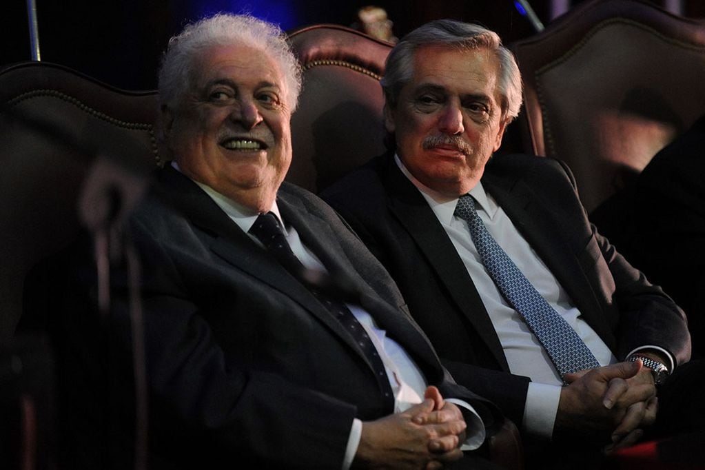 Alberto Fernández y su exministro de Salud Ginés González García, despedido por el escándalo del Vacunatorio VIP.