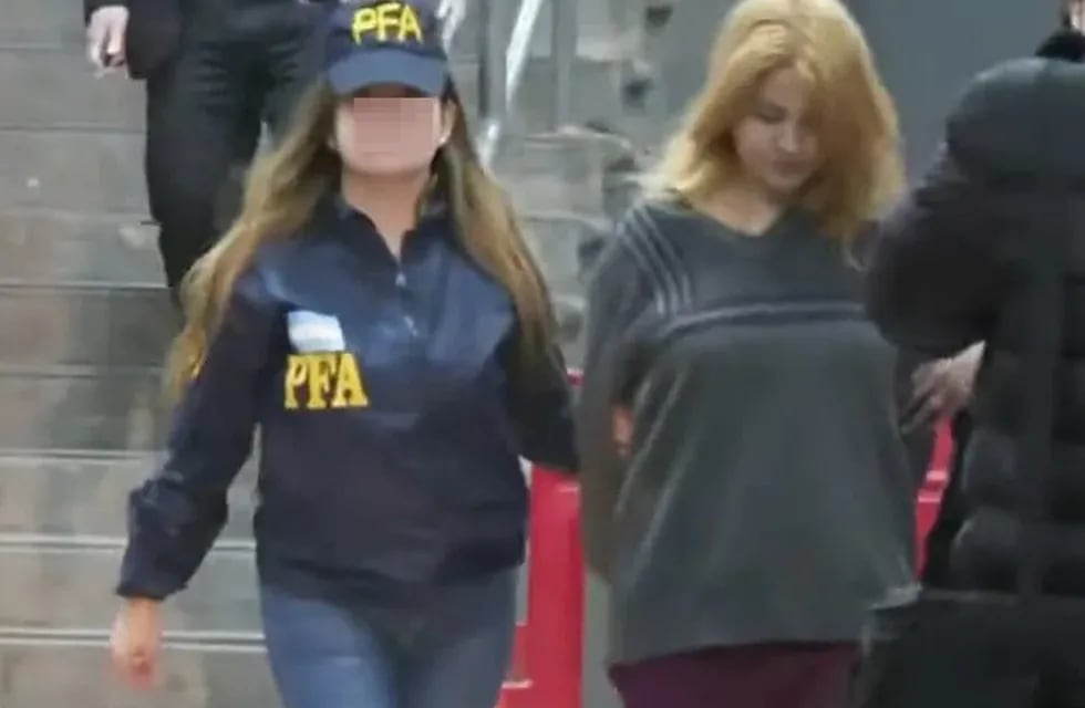 Brenda Uliarte, la novia de Fernando Sabag Montiel, quedó imputada junto a su novio por haber intentado asesinar a Cristina Kirchner. Foto: Clarín.