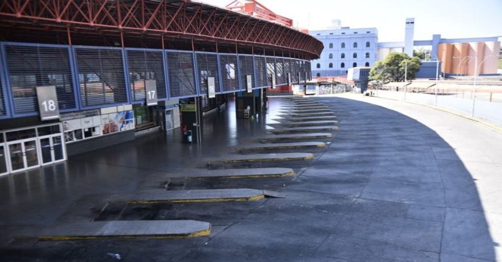 Imágenes de la terminal de Córdoba vacía en plena cuarentena por coronavirus.