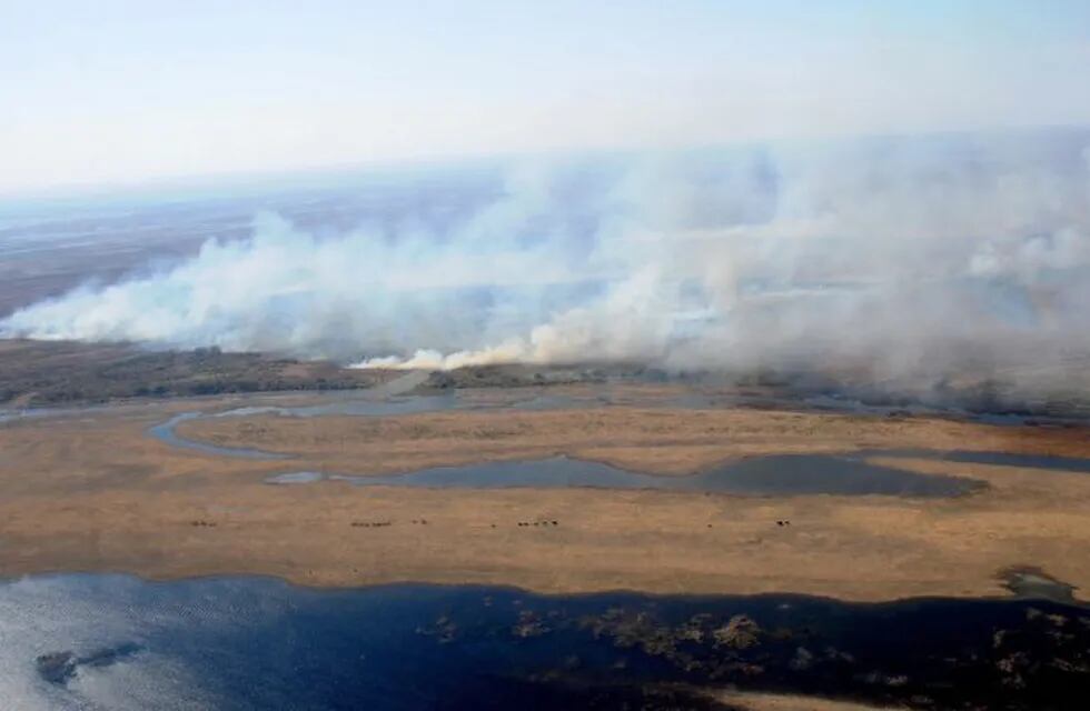 Los incendios en las islas frente a Rosario continúan sin ningún control