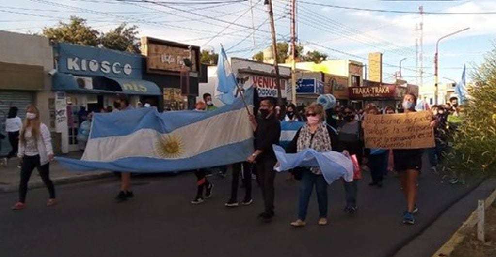 Nueva marcha de protesta de vecinos por el centro de la ciudad ante la falta de agua