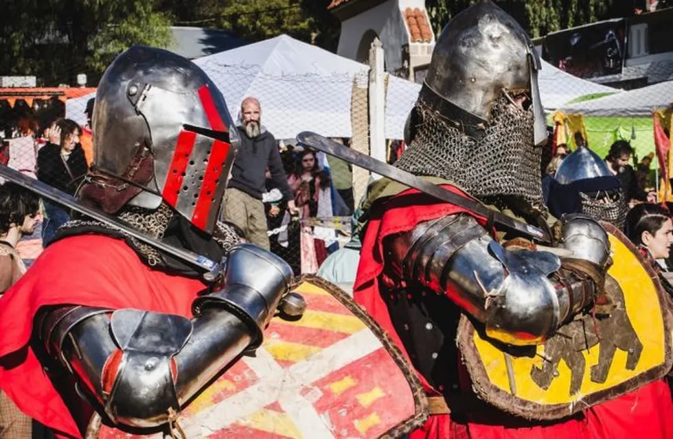Batalla Medieval: Las peleas suelen llevarse al extremo y en algunas oportunidades se pueden ver escenarios similares a una guerra real.