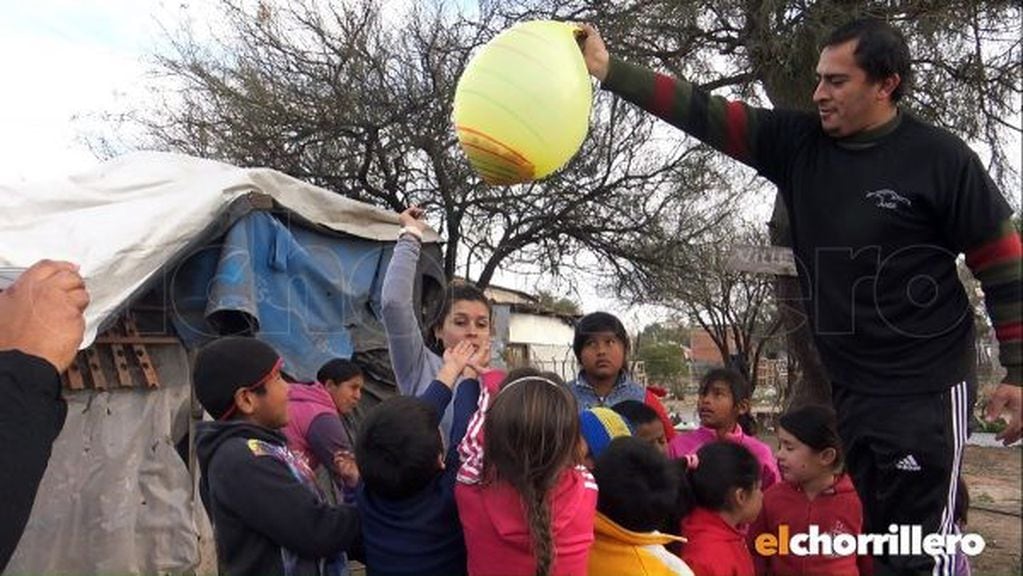 El comedor es un ranchito sostenido por maderas y cubierto de nylon. Foto: El Chorrillero.