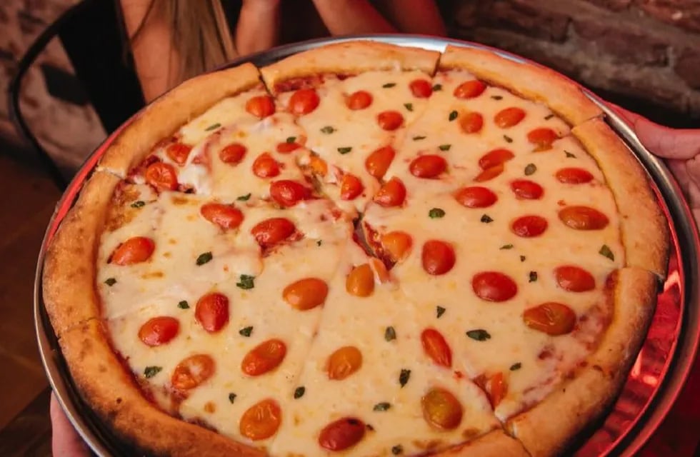 Un local de Córdoba ofrece 4 horas de pizza libre, para los amantes de la comida.