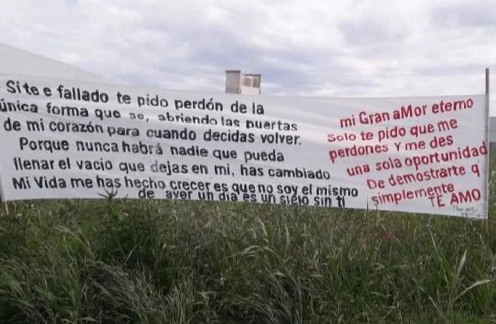 Un enamorado sorprendió a Paraná por compartir su arrepentimiento a través de pancartas Administrador de HTML Libre