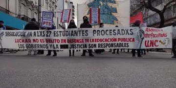 MARCHA DE ESTUDIANTES DE LA UNC. Piden al Consejo Superior que se expida en contra del juicio a los 27 estudiantes procesados por la toma del Pabellón Argentina en 2018.