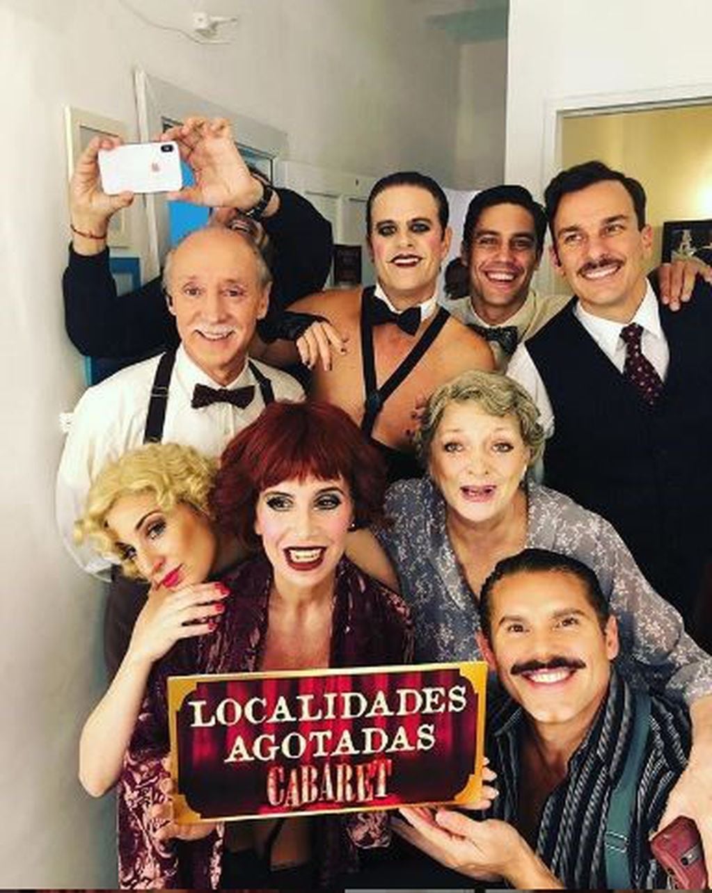 El elenco de Cabaret celebra haber agotado las localidades