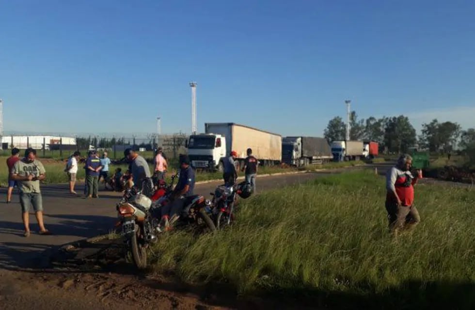 Camioneros cerró el cruce en Paso de Los Libres