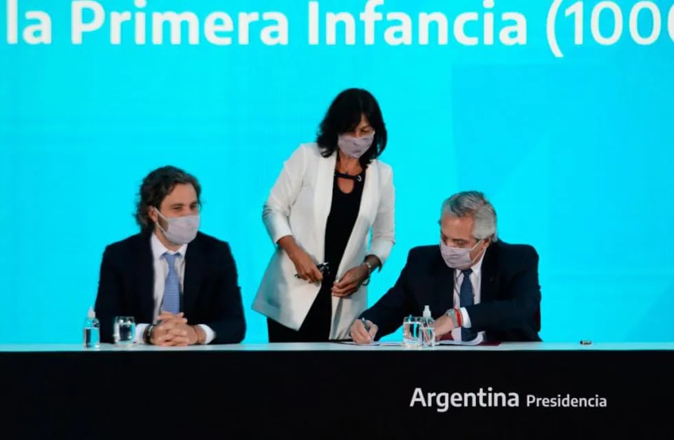 Alberto Fernández, Vilma Ibarra y Santiago Cafiero. (Foto: Clarín)
