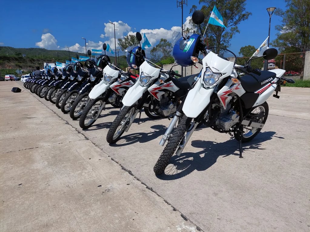 Policía de la Provincia de Jujuy sumó cuatro camionetas y dieciocho motocicletas a su parque automotor.