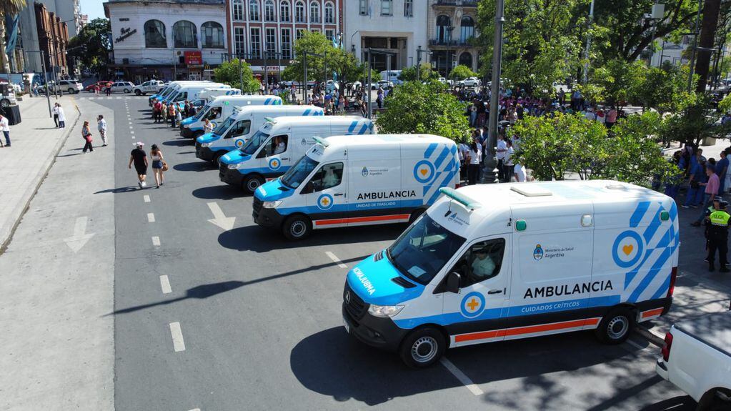 Nación entregó ambulancias a la provincia.