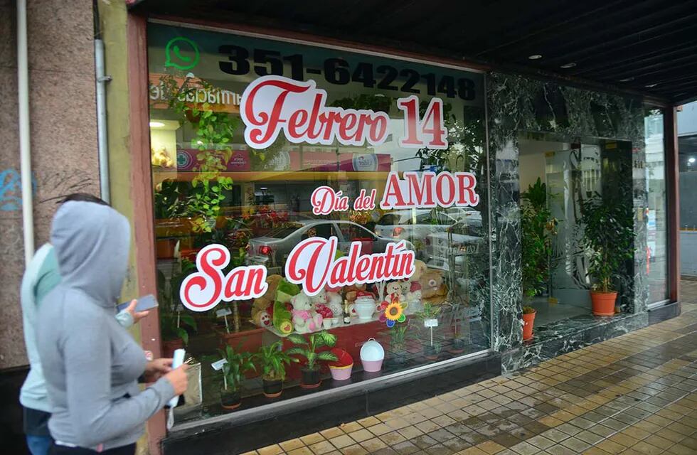 Previa del día de los enamorados San Valentín vidrieras en el centro de la ciudad de Córdoba
Fotografía Pedro Castillo / La Voz