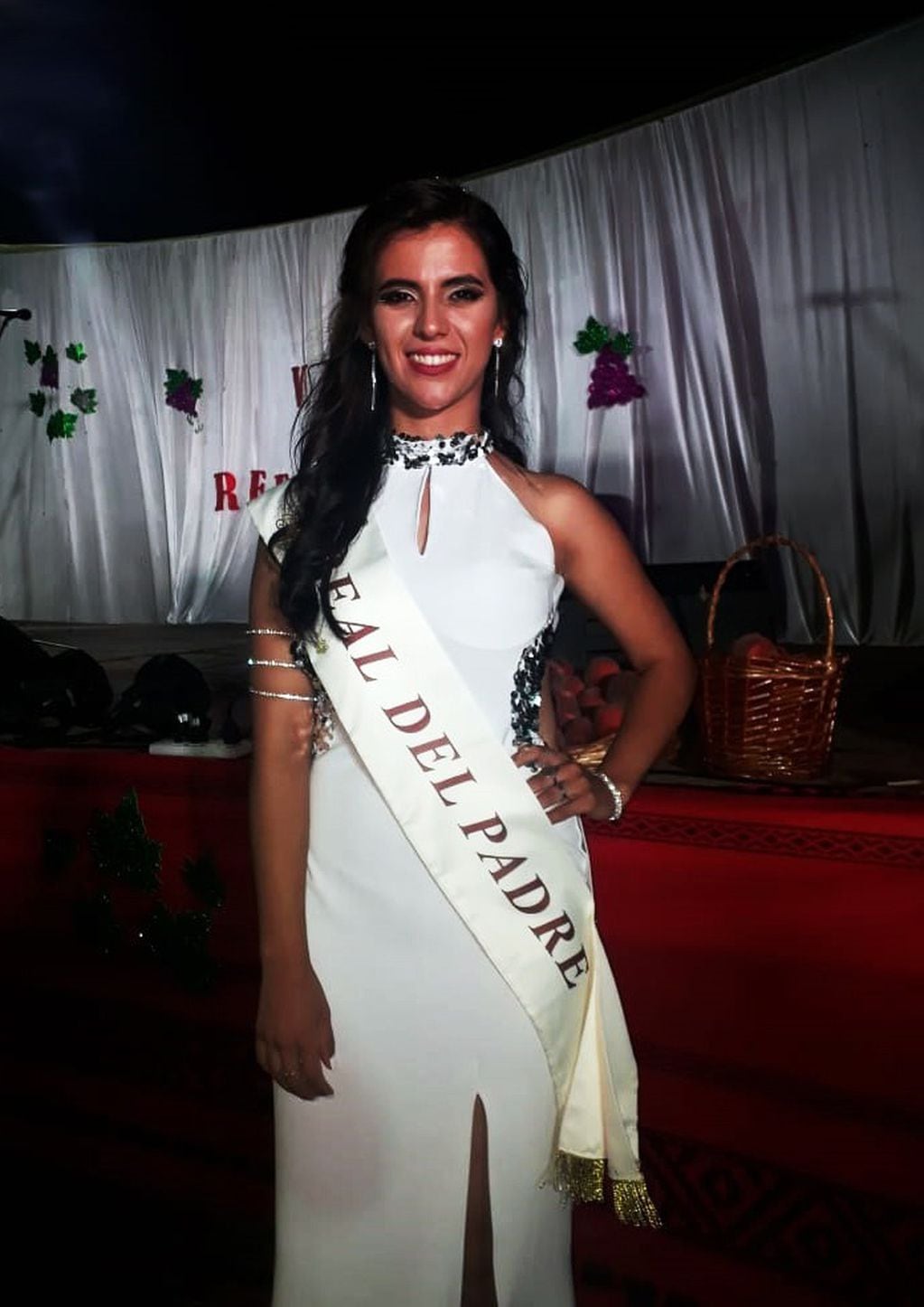 Karen Cristal Domínguez representa a Real del Padre.
