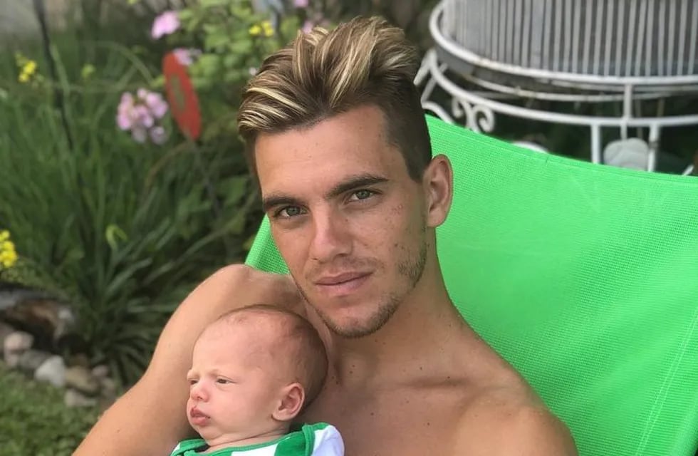 El futbolista rosarino conoció al hijo de su hermana Luciana durante el receso invernal europeo. (@locelsogiovani)