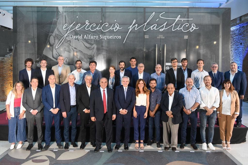 Alberto Fernández junto a los intendentes.