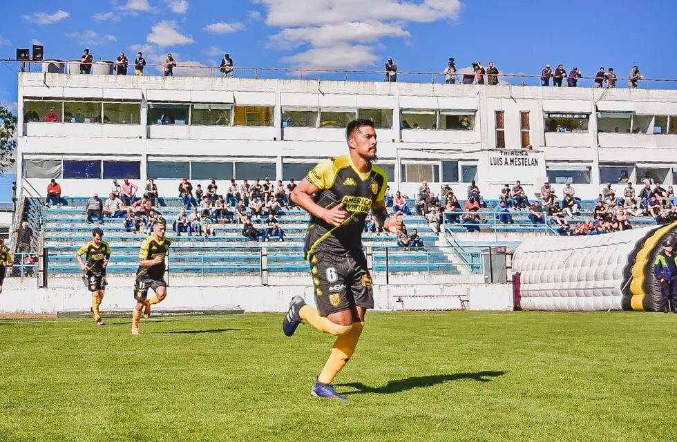 Santamarina de Tandil se quedó con los tres puntos en casa (Gabriel Peña).