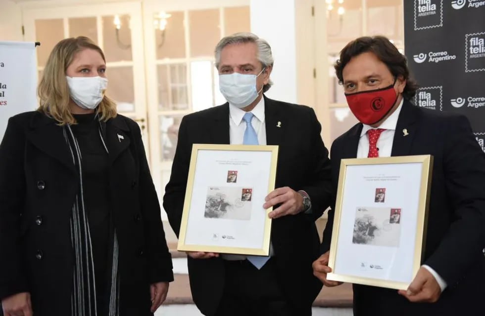 El Presidente de la Nación y el Gobernador de Salta participaron del acto oficial del matasellado de la emisión postal en homenaje al General Güemes.