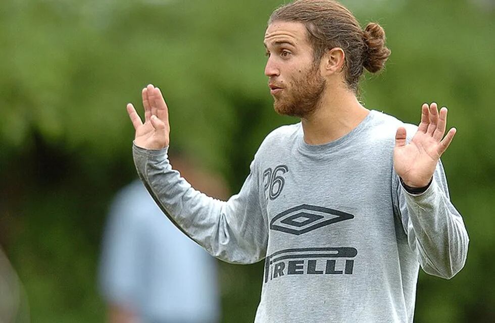 Matías Alonso juega en River de Uruguay, y es hermano de Iván, ex del Millonario. Lo quieren en la Gloria.