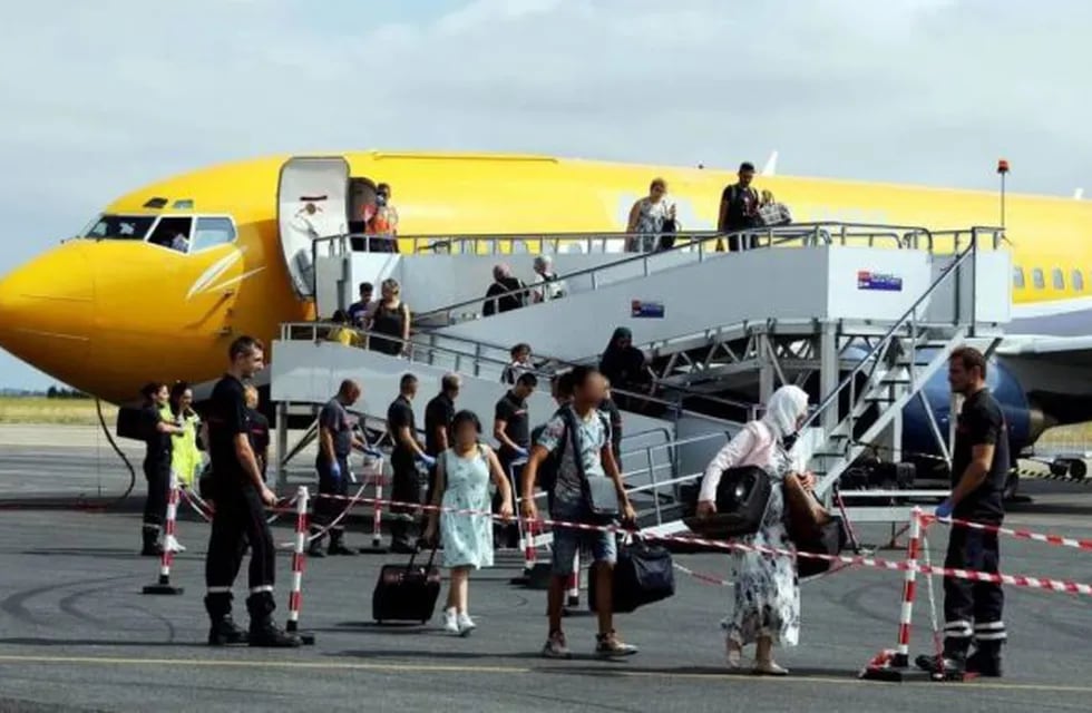 Demoraron a un avión en Francia por temor a que un nene tenga cólera.