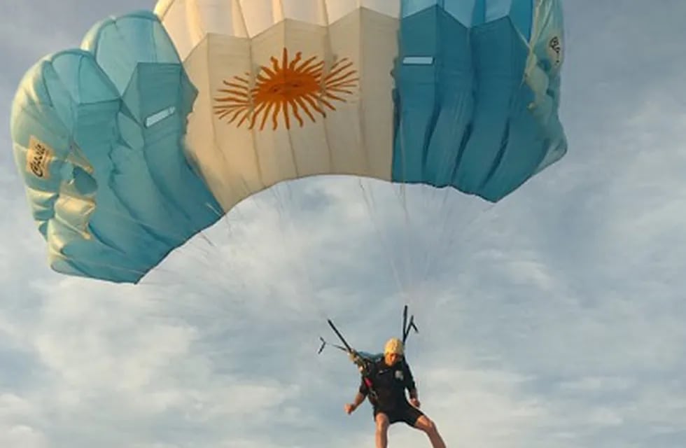 El Equipo Militar Argentino de Paracaidismo y otra notable actuación internacional.