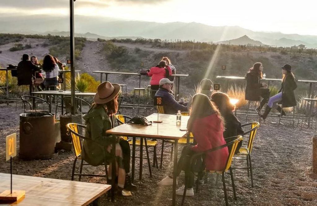 El origen de i, restaurante de montaña en Potrerillos Mendoza