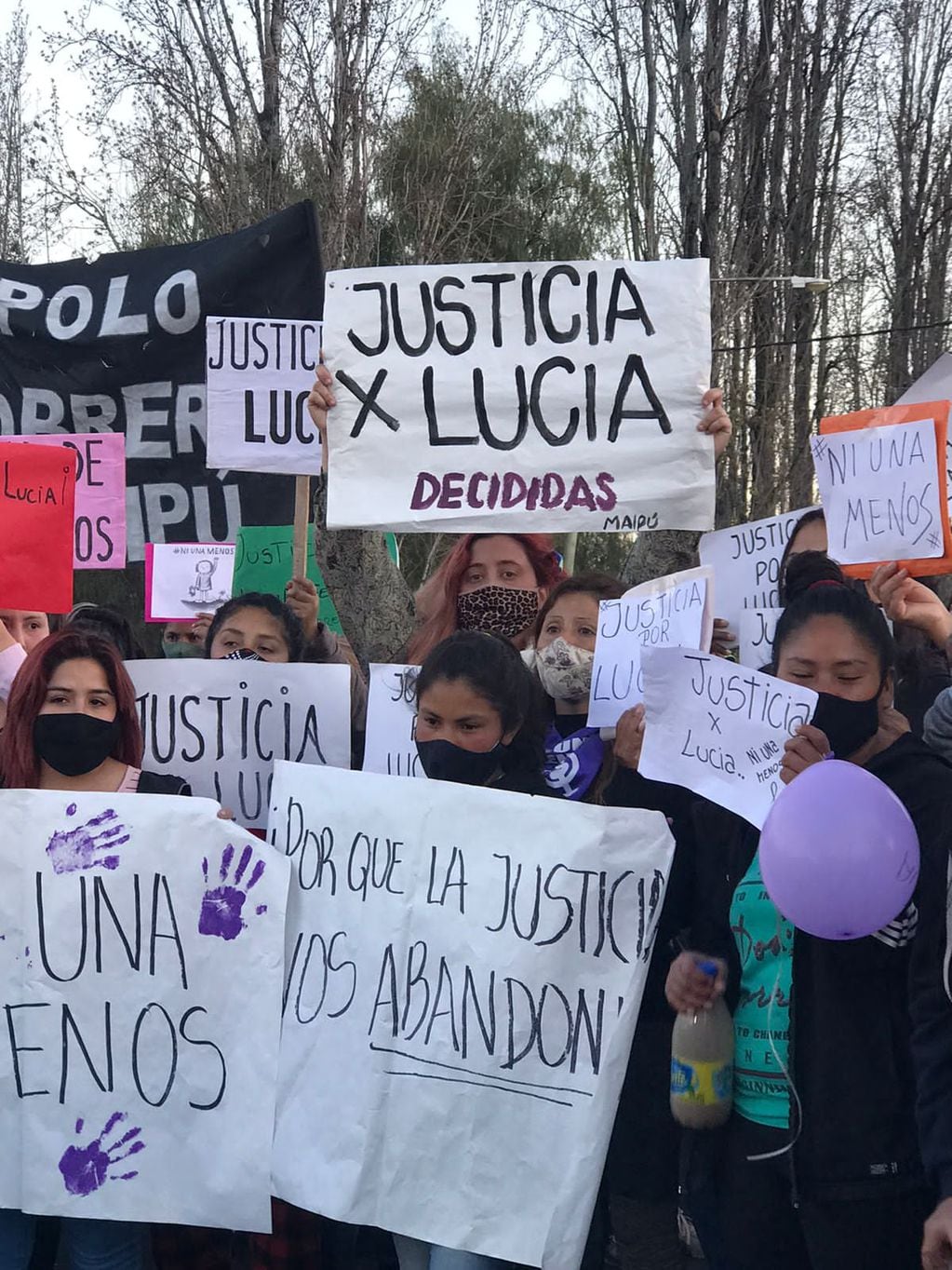 Las chicas estuvieron presente en la marcha que se realizó para pedir justicia por el femicidio de Lucía.