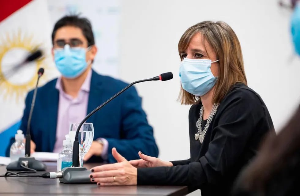 El ministro de Salud, Cardozo, y la secretaria Gabriela Barbás.