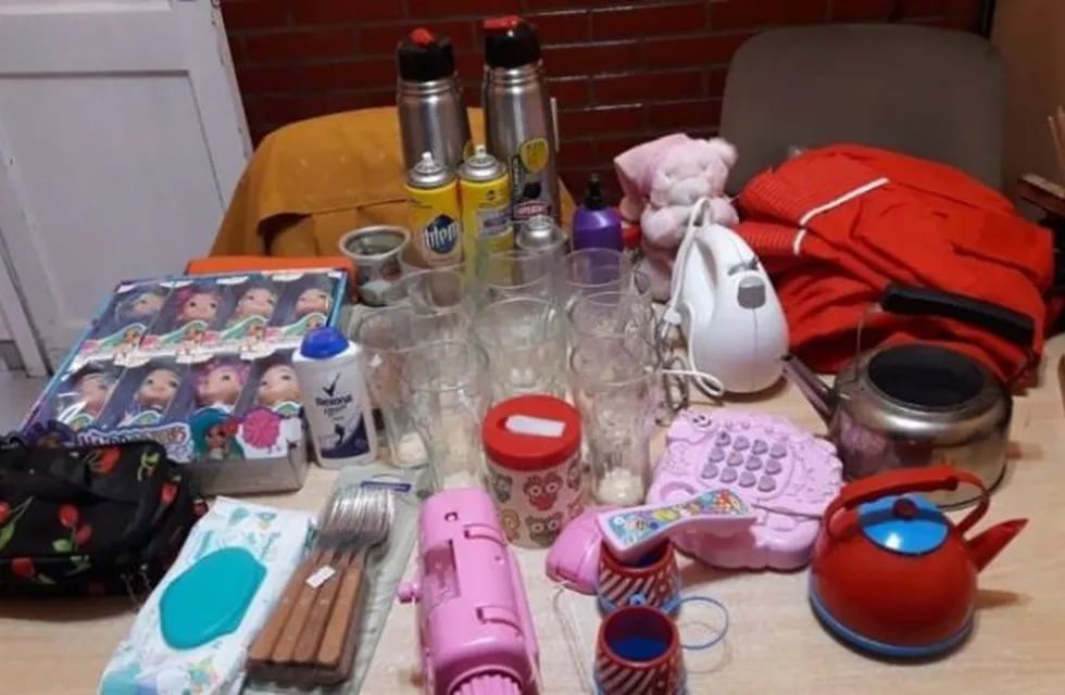 La mercaderia sustraída por las mujeres en el supermercado de la localidad de Reducción fue devuelta en la comisaría. (LV 16 Radio Río Cuarto)