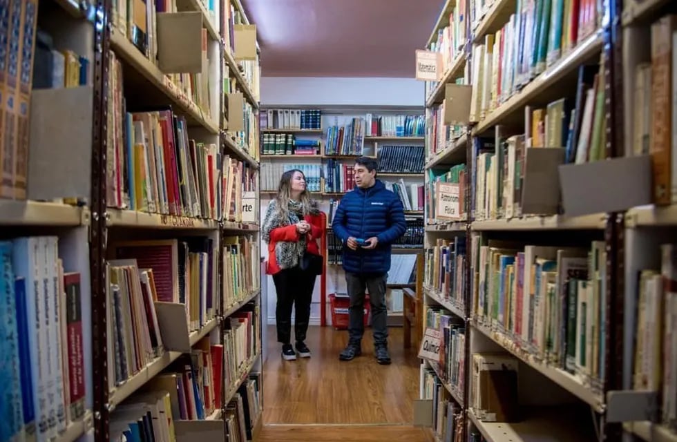 La Biblioteca tiene bibliografía especifica de Malvinas.