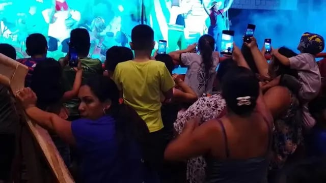 Niños de Puerto Libertad disfrutaron del show de los Amigos de la Granja de Zenón