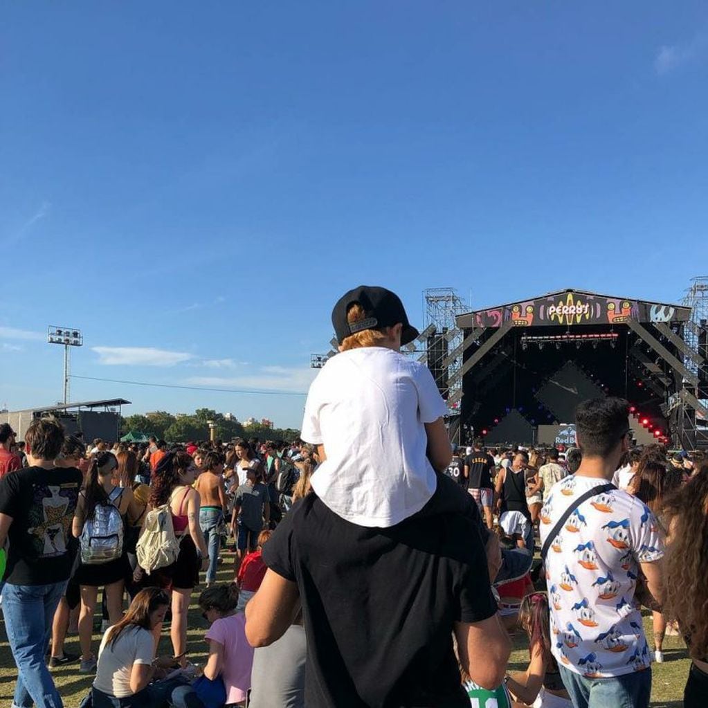 Pampita junto a su novio y sus hijos en el Lollapalooza (Instagram)