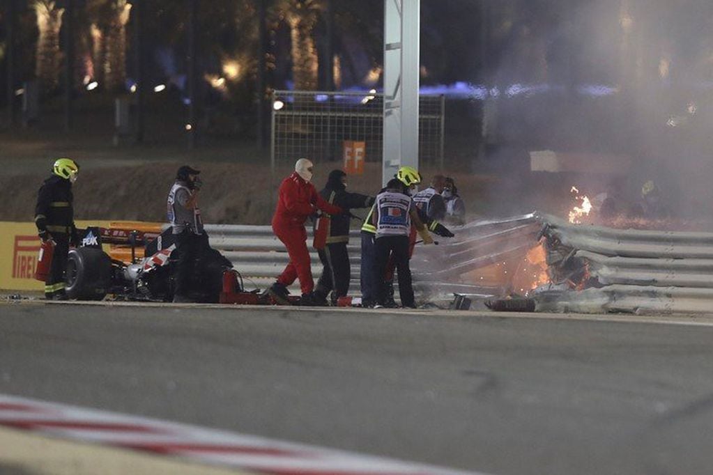 Accidente en la F1: el auto de Grosjean se partió en dos