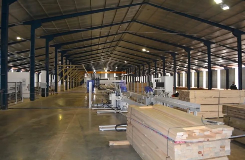 Industria maderera como la fábrica de casas de madera de APICOFOM en Posadas, Misiones. (MisionesOnline)