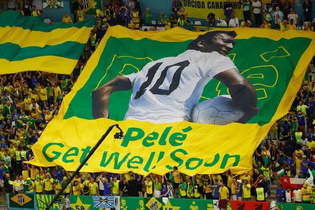 Homenaje a Pelé en el partido de Brasil contra Camerún