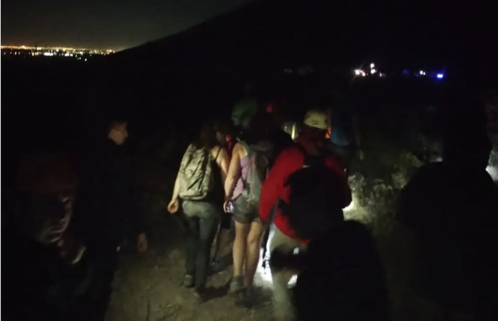 rescate de 25 personas en un cerro de San Juan