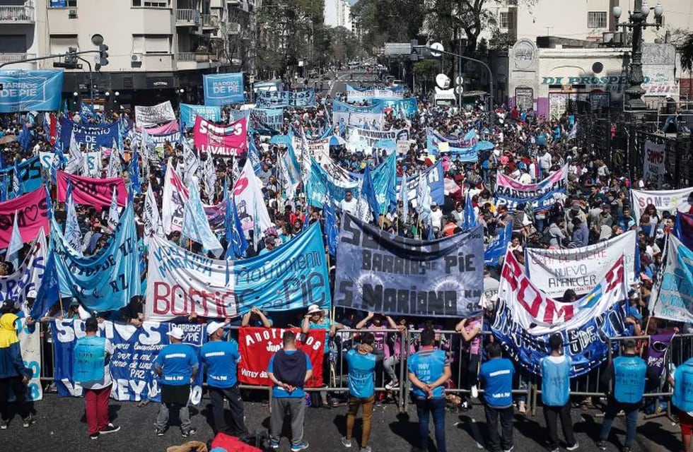 Imagen archivo. Organizaciones sociales saldrán a las calles a protestar este martes. EFE/ Juan Ignacio Roncoroni.