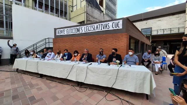 Debate de candidatos en el Colegio Universitario Central (CUC).