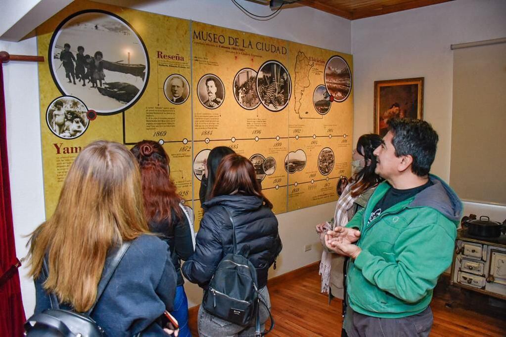 Los estudiantes visitaron el Museo de la Ciudad y la Antigua Casa Beban, así como la muestra “Oficios Fueguinos” .