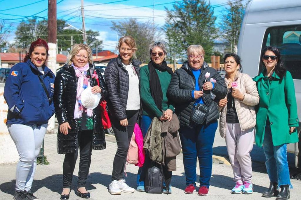 El Municipio de Tolhuin acompañó el mes de  Mes de la Lucha contra el Cáncer de Mama