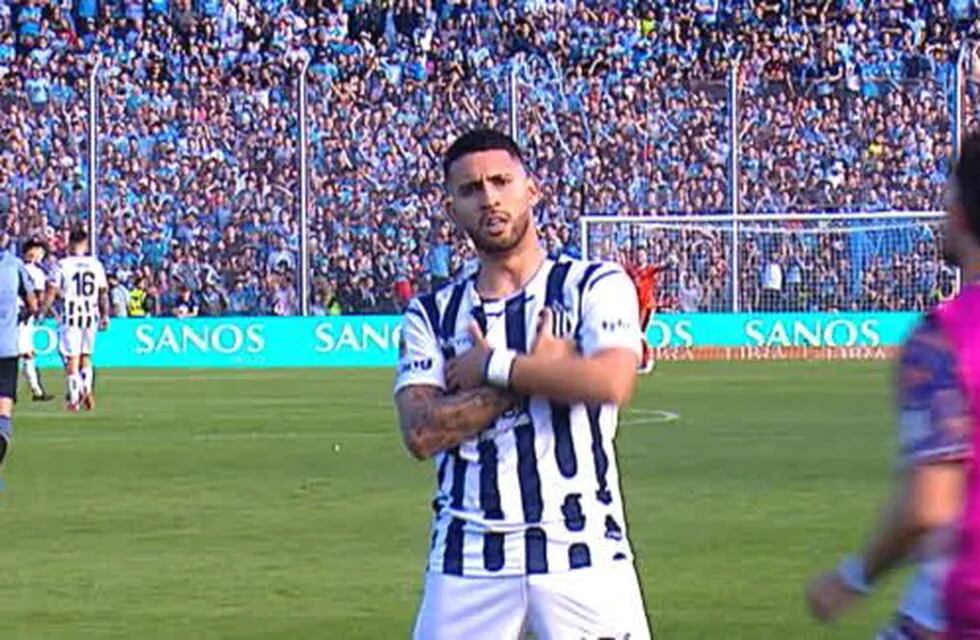 Nahuel Bustos puso el 1 a 1 con un gol de su categoría en el Belgrano-Talleres. Otro más que le anota al Pirata.
