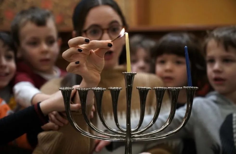 Jánuca es una de las celebraciones más importantes entre los judíos (AFP)