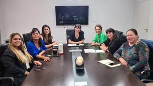 Reunión de las concejalas Brenda Vimo, Alejandra Sagardoy y Valeria Soltermam con Anahí Raffaelli y Eloisa Torreano del SEOM