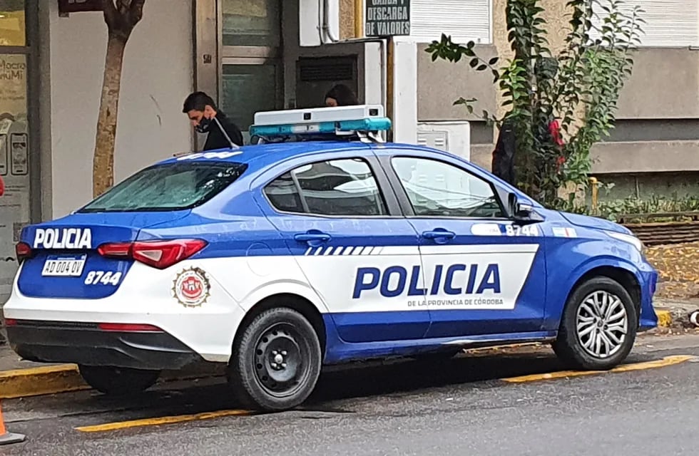 Móvil policial en la ciudad de Villa Carlos Paz. (Foto: VíaCarlosPaz).
